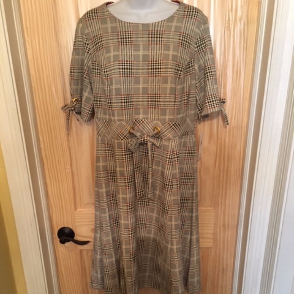 Plaid Dress w/Bows - NWT